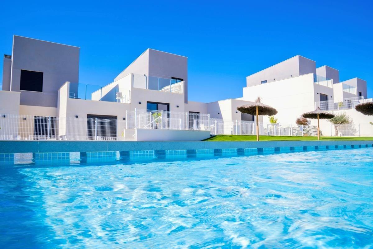 Case noi, gata de mutare, case înșiruite și vile semidetachate în Altaona Golf Resort, Murcia