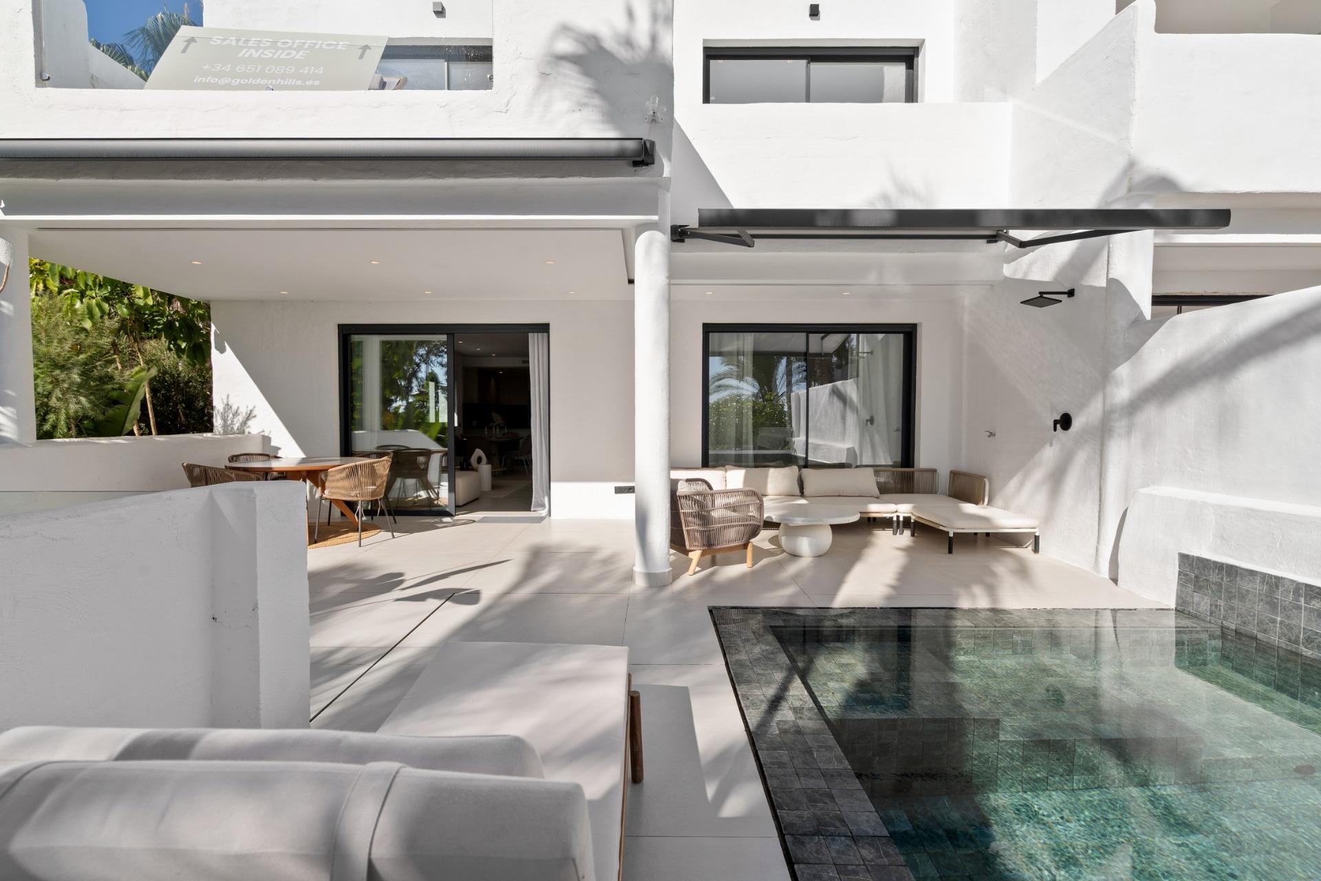 Maisons de luxe en duplex dans le quartier d'El Paraiso, entre Estepona et Marbella