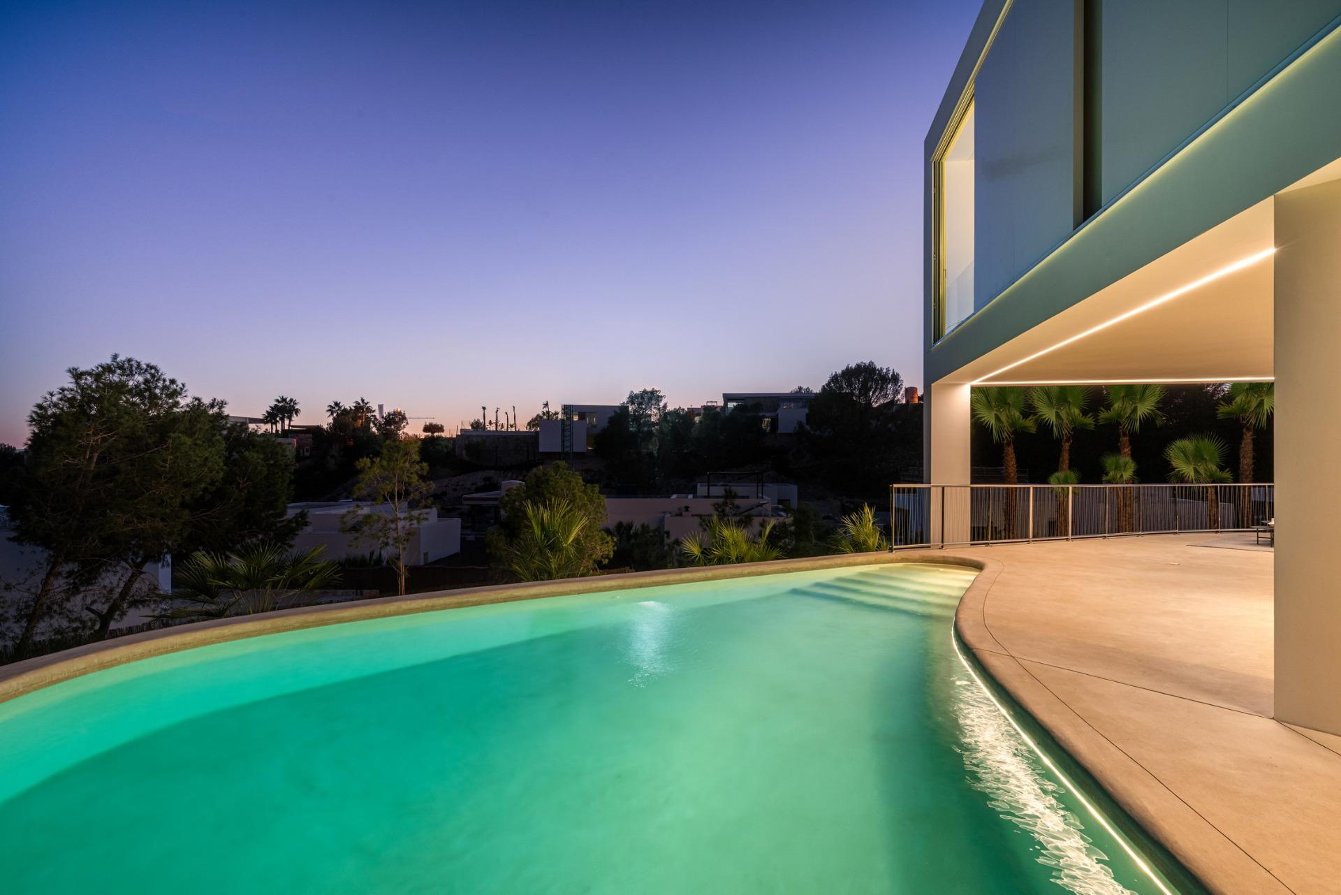 Vile de lux noi în Las Colinas Golf and Country Club