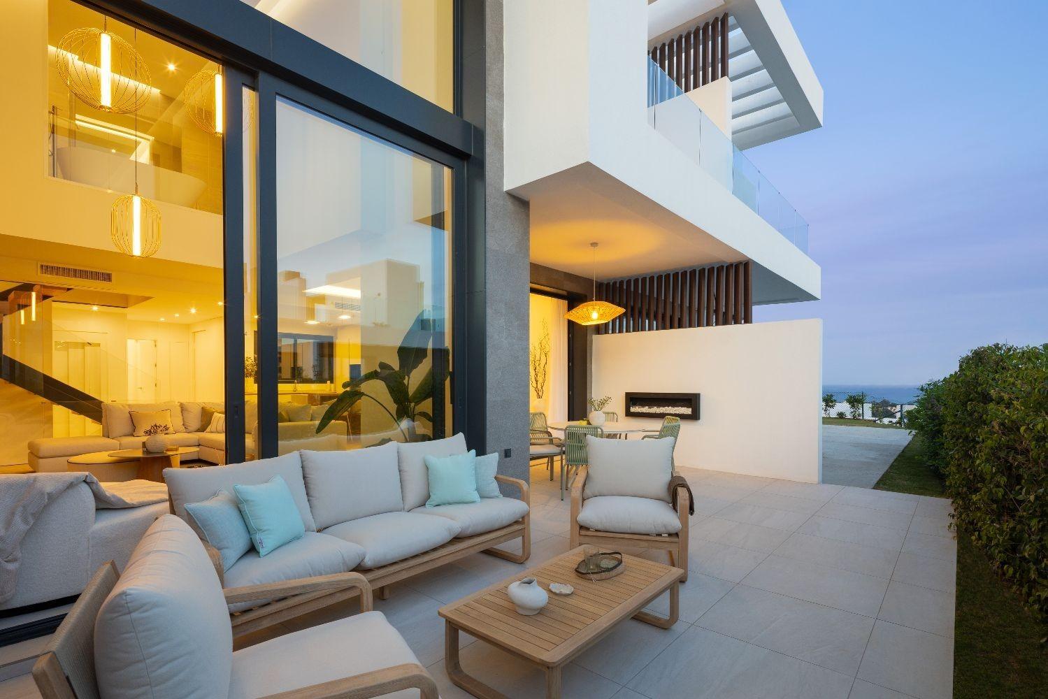Luxuriöse neu gebaute Stadthäuser in Río Real, Marbella