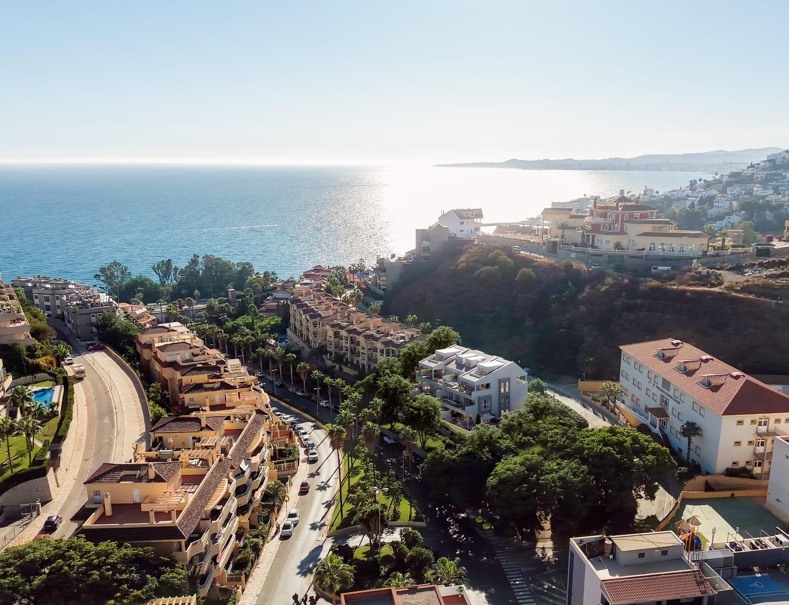 RESIDENCIAL DE OBRA NUEVA CON VISTAS AL MAR EN BENALMADENA