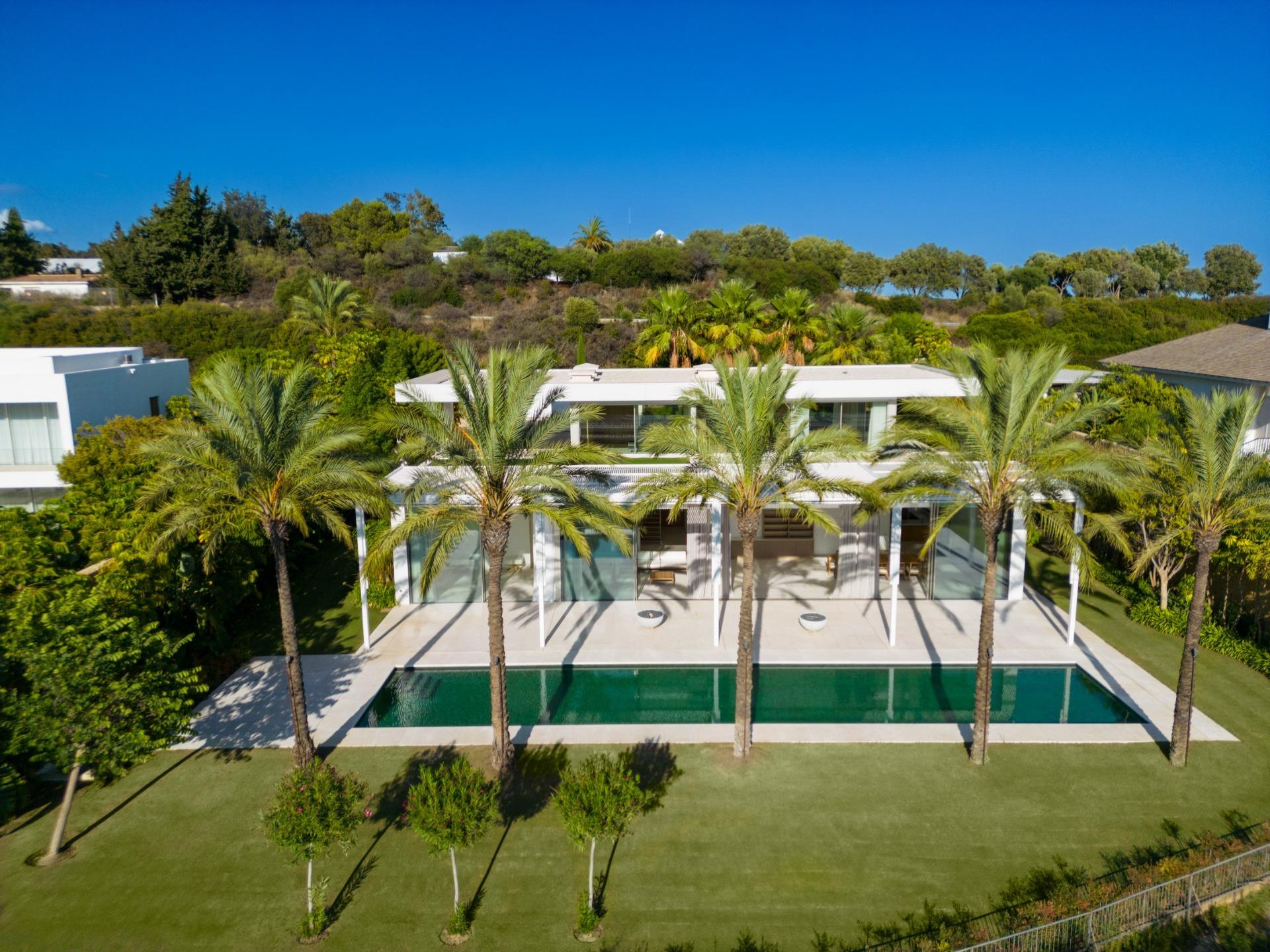 EXCLUSIVA VILLA DE LUJO DE OBRA NUEVA EN FINCA CORTESÍN, CASARES