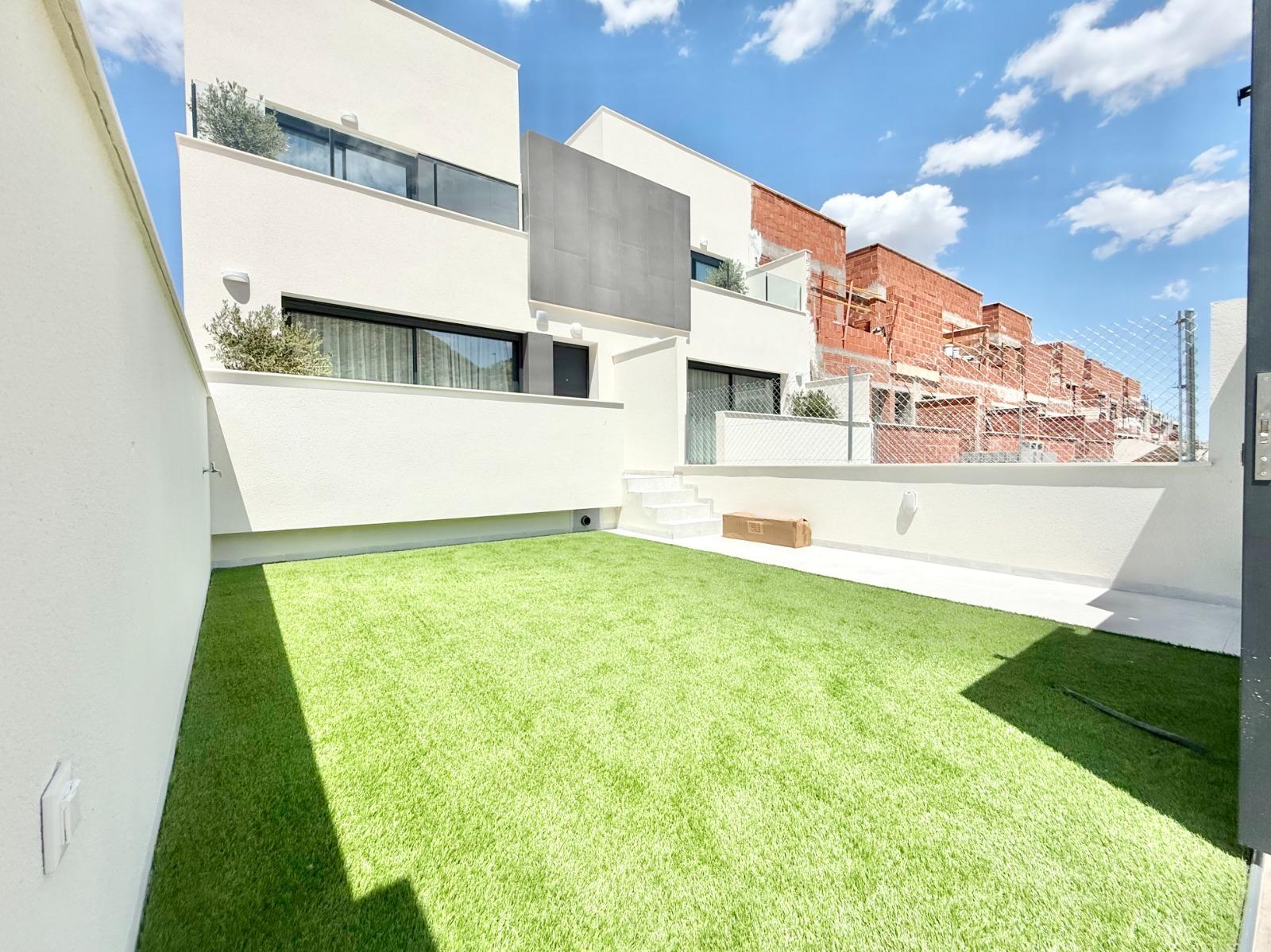 Maisons de ville neuves à vendre à Cox - 44 maisons modernes avec de grandes commodités
