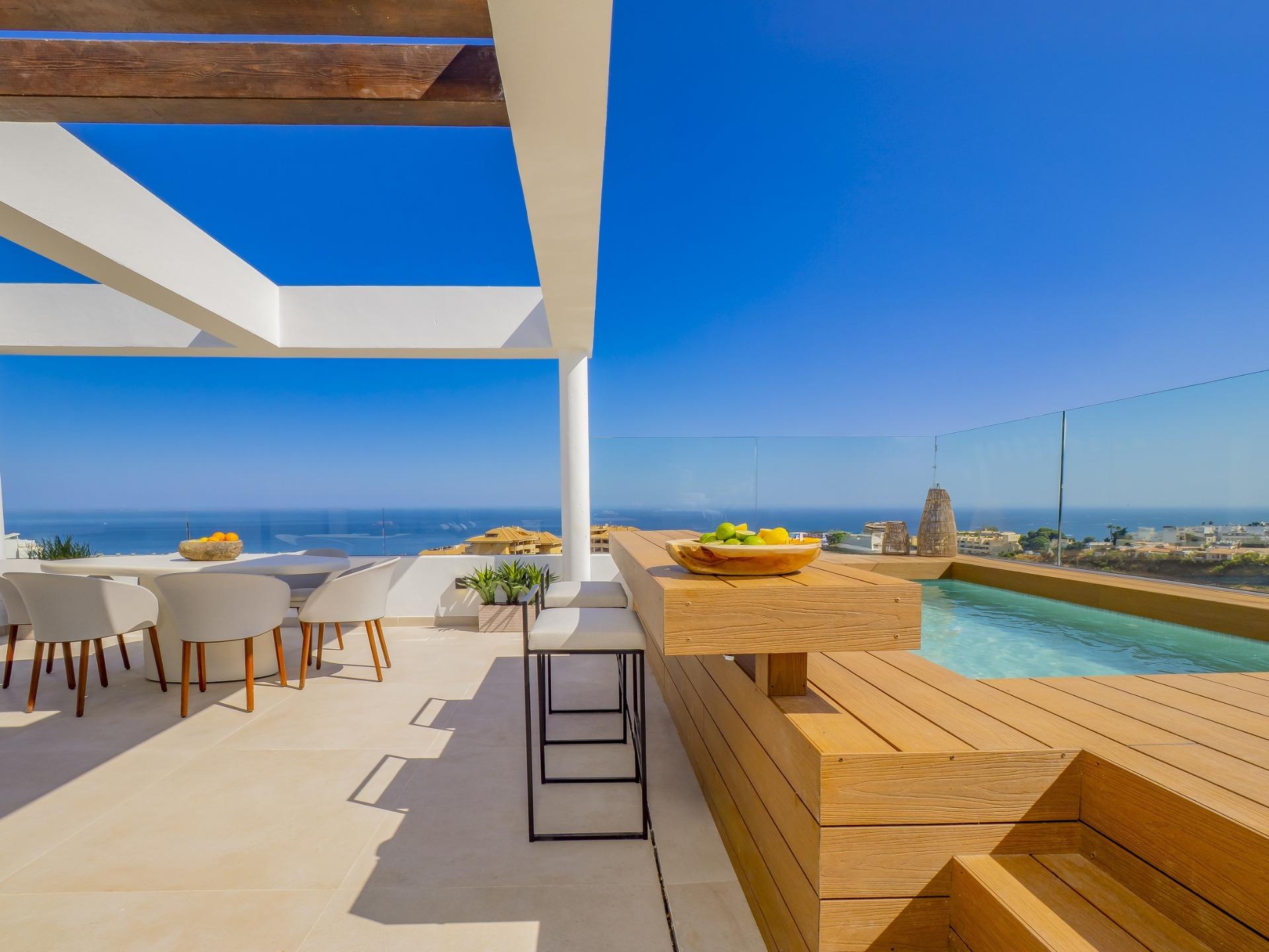 Lujosos Adosados de Obra Nueva con Vistas al Mar en El Higuerón, Costa del Sol