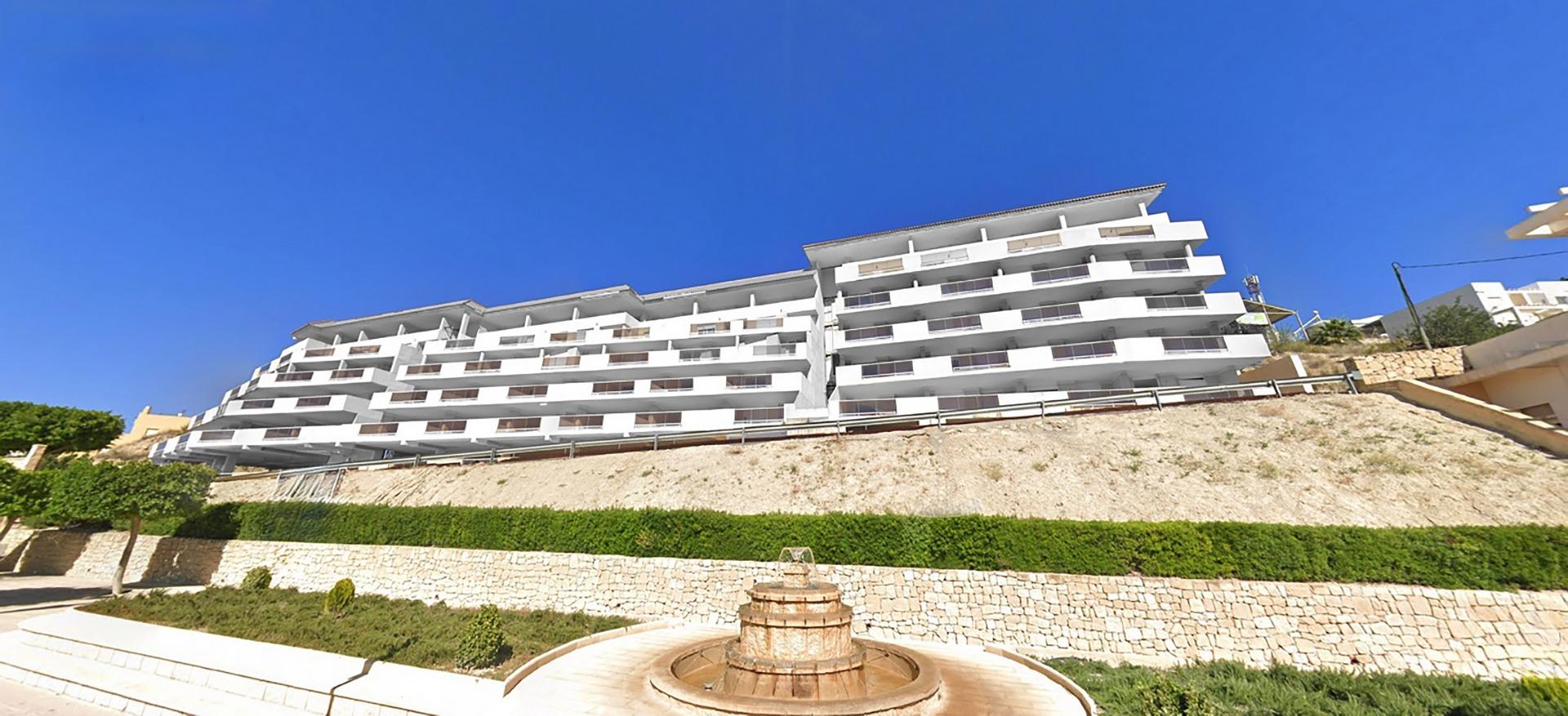 Complejo residencial en Relleu con piscina comunitaria y vistas despejadas
