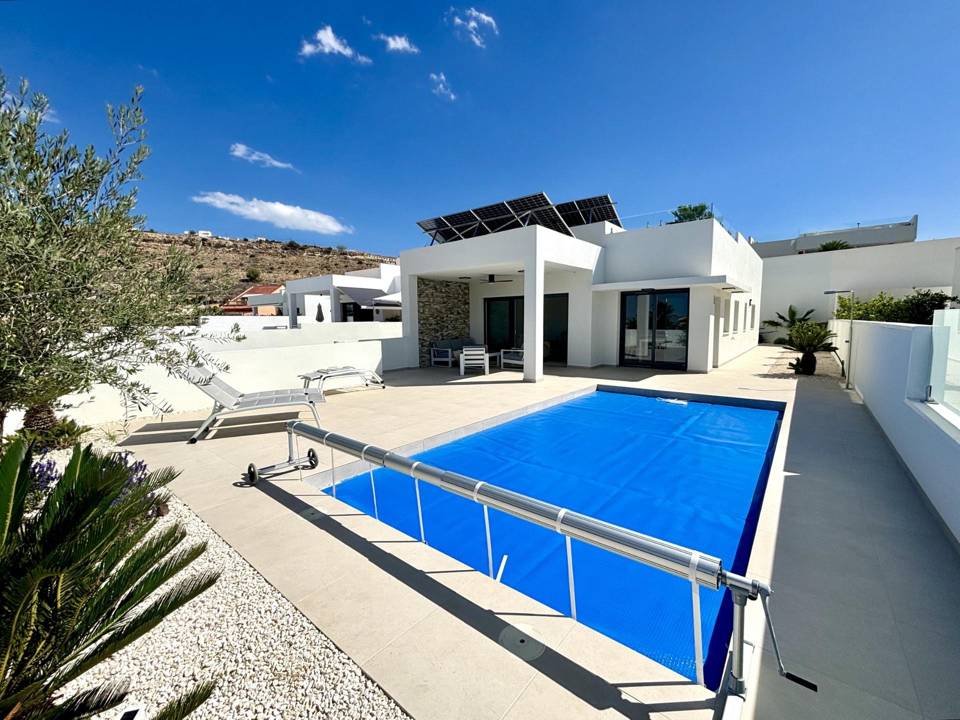 NEU GEBAUTE VILLEN IN ROJALES