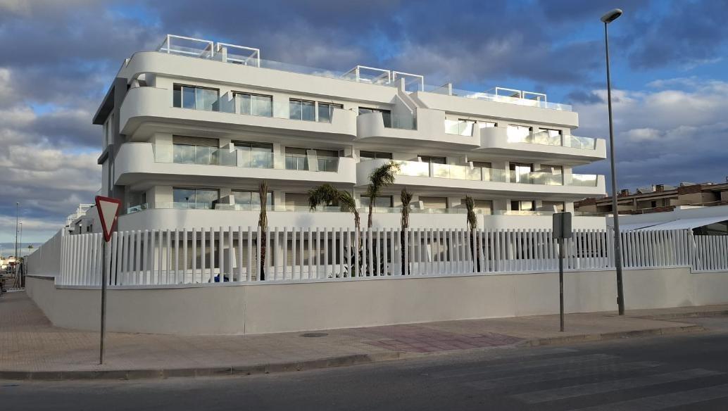 NEU GEBAUTE WOHNANLAGE IN LOMAS DE CABO ROIG