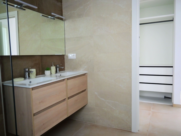 21. ATENAS I_Bathroom 1