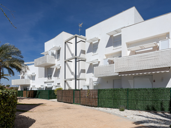 38. FACHADA