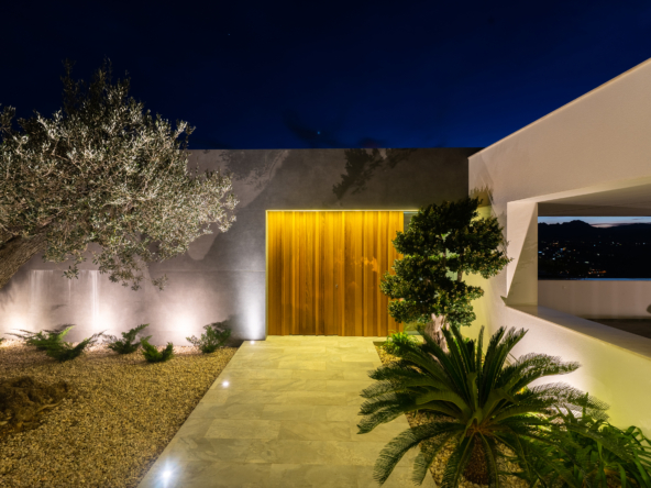 CAU03587-HDR-